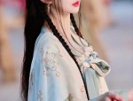 Traditional Chinese Beauty:The Mamen Skirt,Hairpins,and Wood Combs