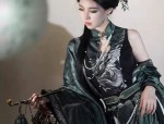 The Charm of Cheongsam-Style Blouses with Traditional盘扣细节