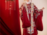 The Splendor of Hairpins and Horseface Skirts:A Journey into Traditional Chinese Dress