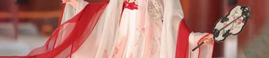 Jing Tians Stylish Si Teng Qipao:The Allure of Traditional Elegance