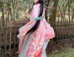 Reimagining Hanfu Fashion:An Innovative Version of Song-Style Hanfu