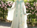 The Garden-Inspired Cheongsam:Embracing the Beauty of Nature in Traditional Chinese Fashion