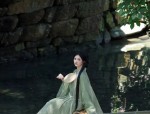 Embracing the Elegance of Horseface Skirt with the Right Hair Accessories