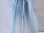 A Little Girls Style:The Enchantment of a Horseface Skirt and Hair Plugs