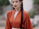 A Little Girl in Hanfu:A Fairy-like Encounter