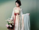 Children in Black and White Cheongsam:A Cultural Blend