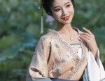 A Fairy-like Girl in Hanfu Fashion:The Rise of a Vintage Chinese Beauty