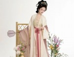 Elegant Pipa Performance:The Revival of Cheongsam as a Traditional Chinese Instruments Attire