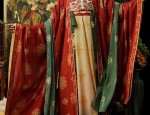 The Allure of Traditional Hanfu in Summer:The Cross-Over Style