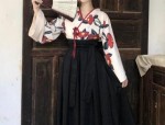 Maternal-Child Bonding in Traditional Elegance:Maternal Qipao and Childrens Matchable Attire