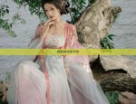 Reimagining the Chest-Length Robe:Modernizing Traditional Hanfu with the Qi-Xiong Robe Skirt