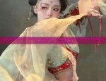 Autumn Elegance in Hanfu Hooded Robes