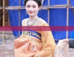 Elegant Horseface Skirt and its Accessories:The Art of Cloth-Folding Fans