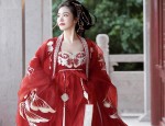 The Student in Hanfu,Blooming Like the Red Flower on the Other Side