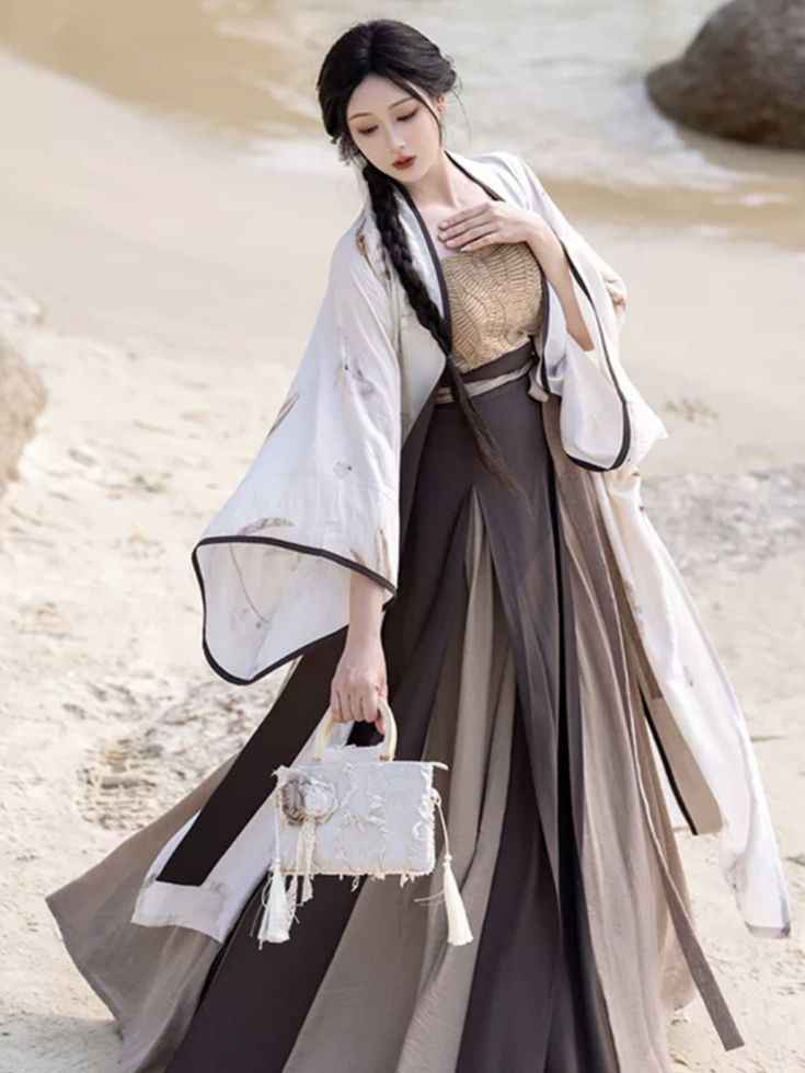 Traditional Tang-Style Winter Coat for Girls:A Blend of Culture and Comfort Traditional Tang-Style Winter Coat for Girls:A Blend of Culture and Comfort
