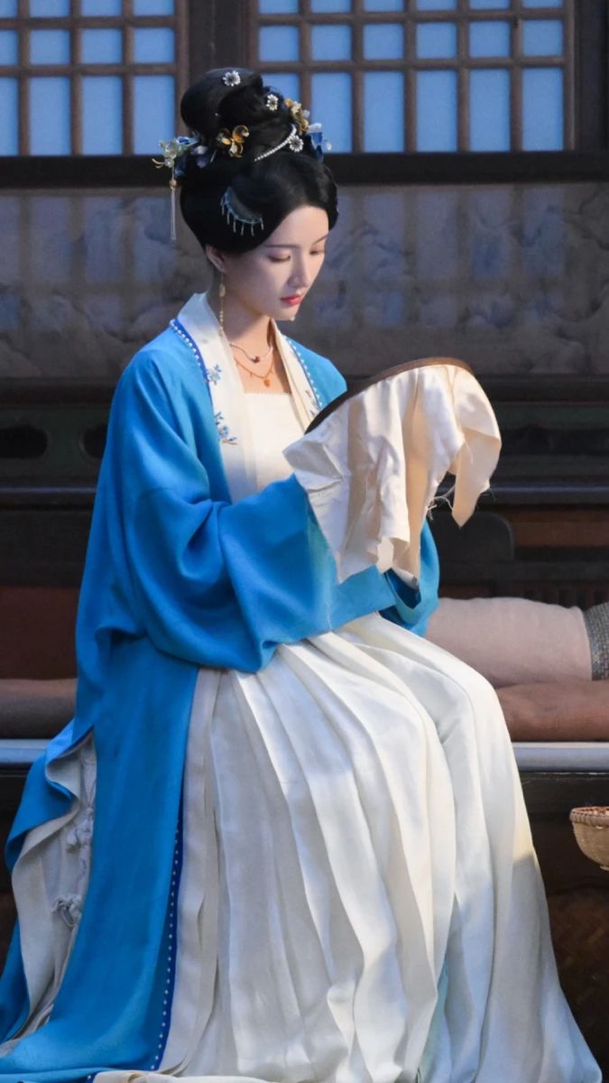 Refinement and Tradition in Ancient Costume Photo Retouching and Portraits Refinement and Tradition in Ancient Costume Photo Retouching and Portraits