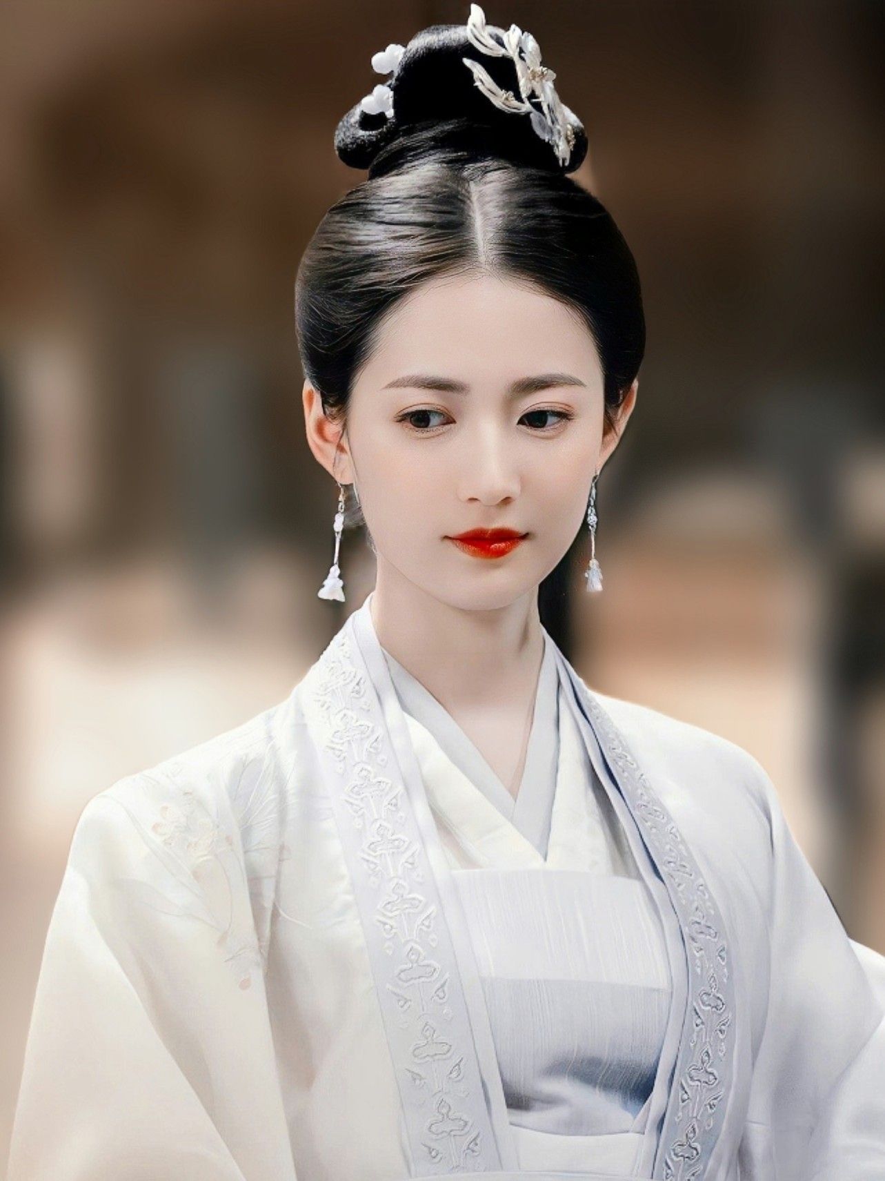 Winter Cheongsam for Young Girls:A Traditional Salutation Outfit for Chinese New Year Winter Cheongsam for Young Girls:A Traditional Salutation Outfit for Chinese New Year