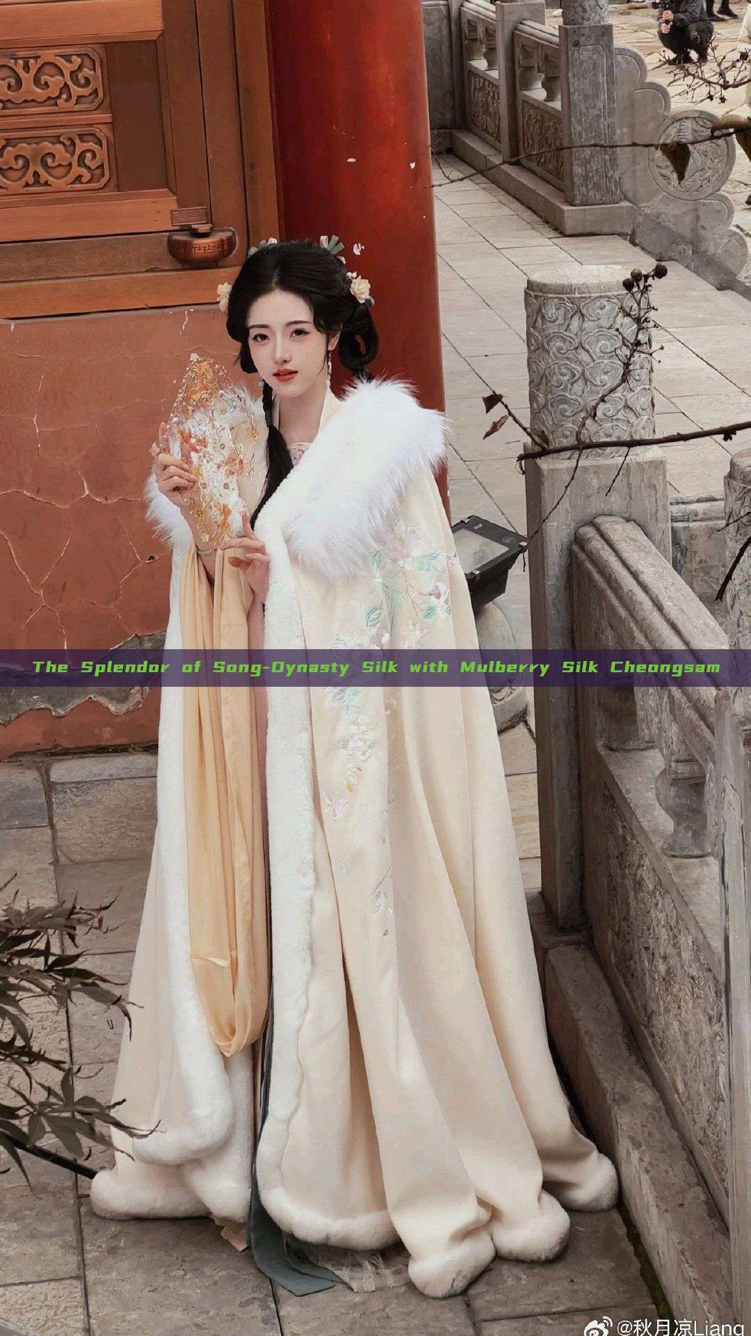 The Splendor of Song-Dynasty Silk with Mulberry Silk Cheongsam The Splendor of Song-Dynasty Silk with Mulberry Silk Cheongsam