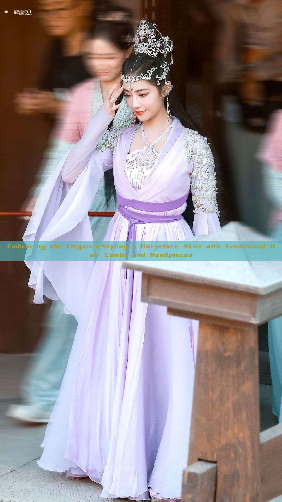 Embracing the Elegance:Styling a Horseface Skirt with Traditional Hair Combs and Headpieces Embracing the Elegance:Styling a Horseface Skirt with Traditional Hair Combs and Headpieces