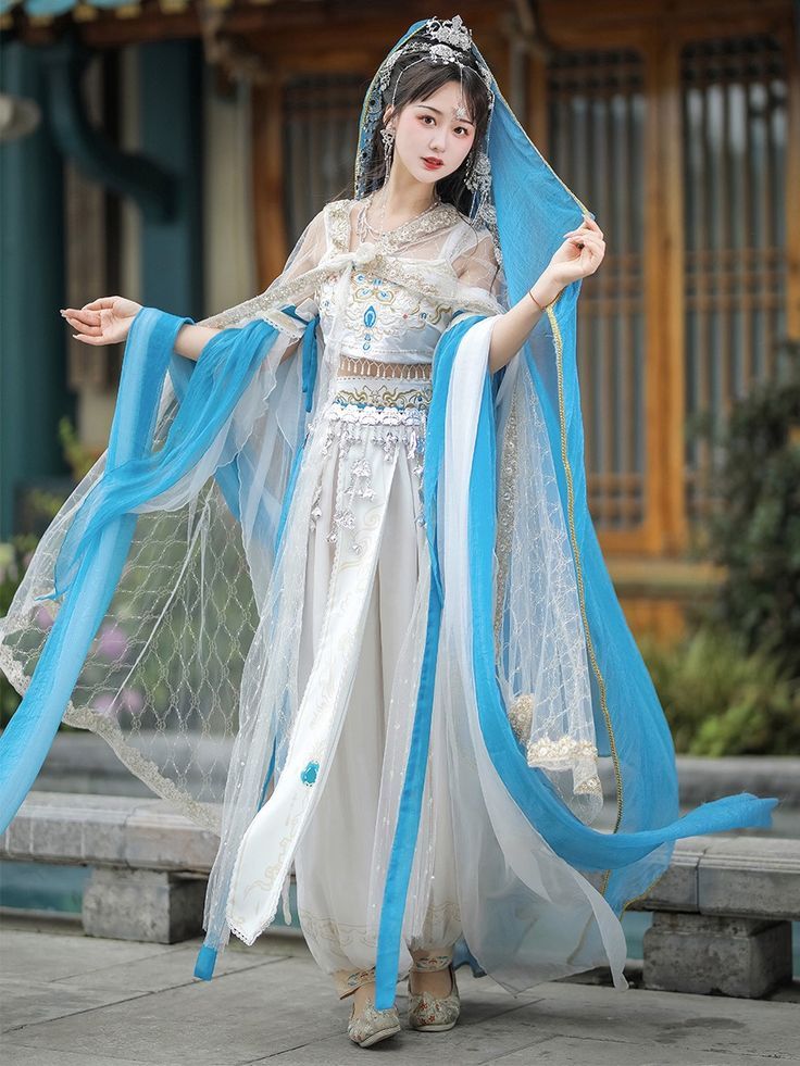 Embracing the Enchantment of Qipao with Blue and White Porcelain Patterns Embracing the Enchantment of Qipao with Blue and White Porcelain Patterns