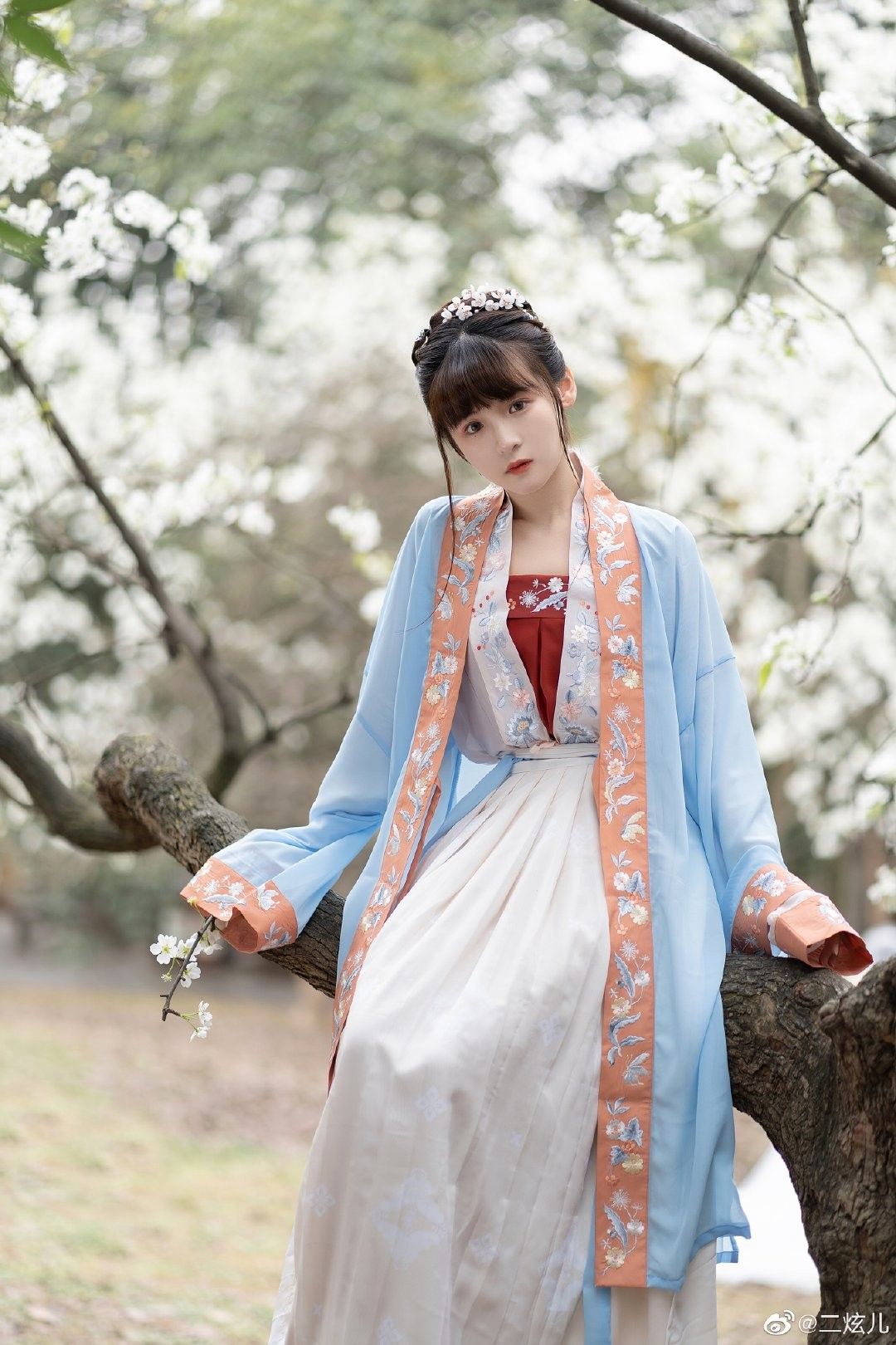 Unveiling the New Generation of Xiangyun Silk Cheongsam:A Blend of Tradition and Modernity Unveiling the New Generation of Xiangyun Silk Cheongsam:A Blend of Tradition and Modernity
