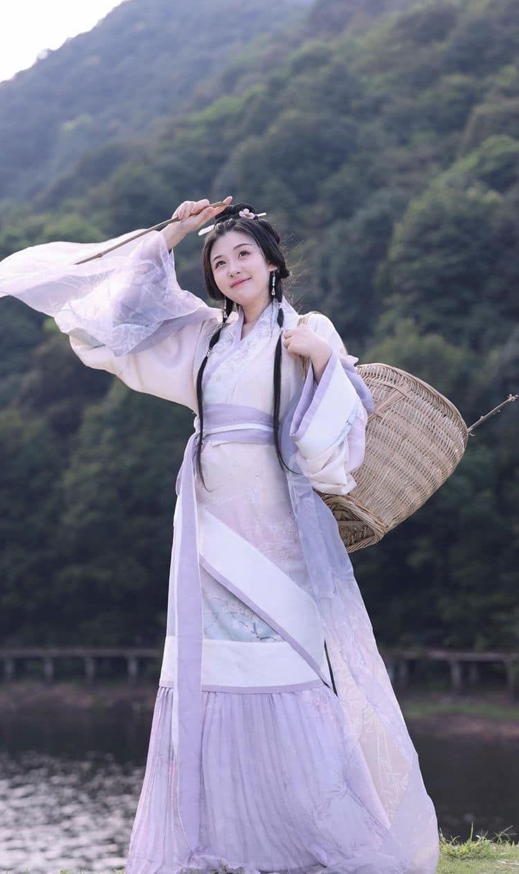 The Resilience of Cheongsam:Embracing the High Elastic Fashion Revolution The Resilience of Cheongsam:Embracing the High Elastic Fashion Revolution