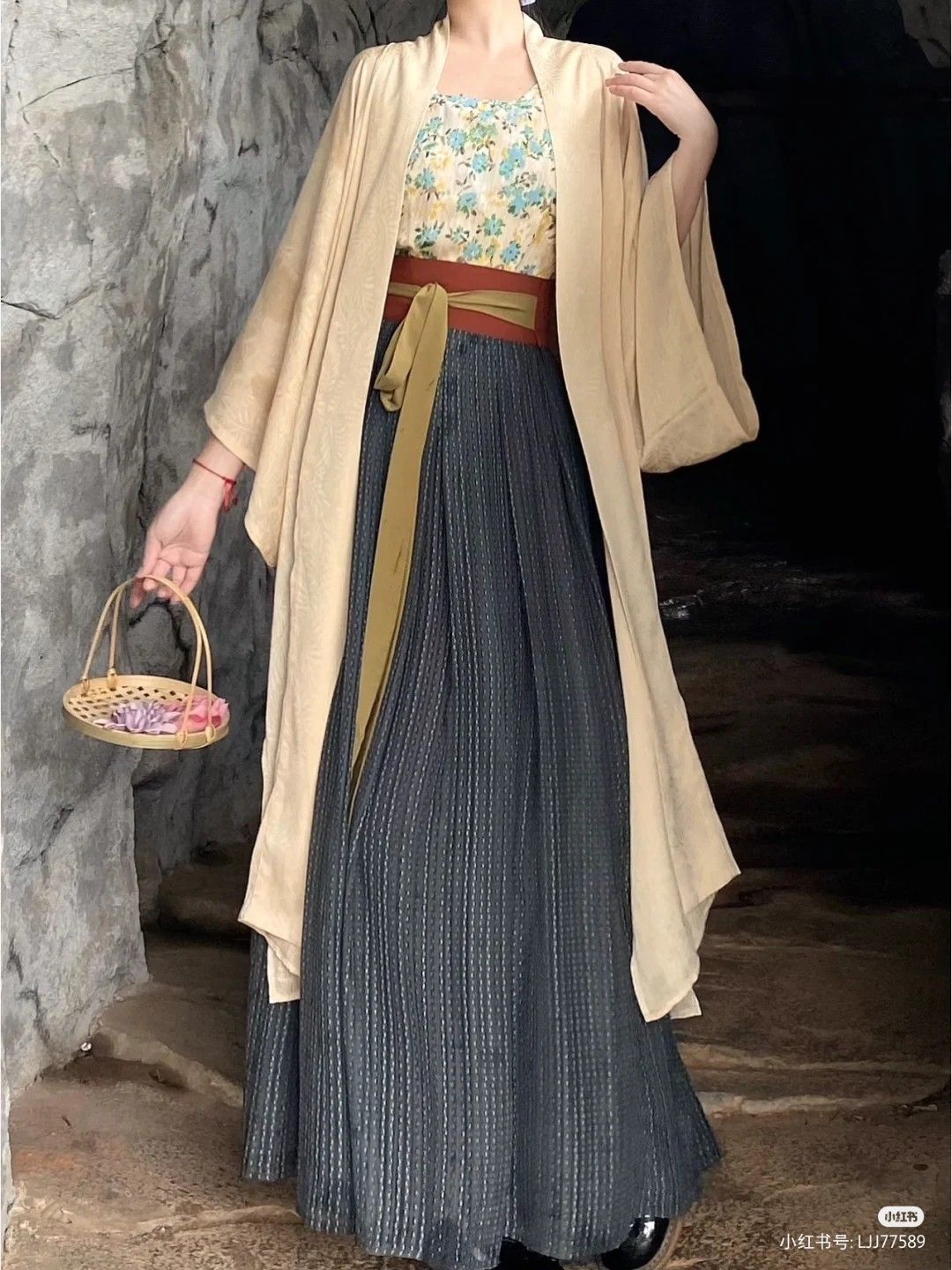Modern Qipao Fashion for Petite Women:The Evolution of Traditional Elegance into Modern Youth Style Modern Qipao Fashion for Petite Women:The Evolution of Traditional Elegance into Modern Youth Style
