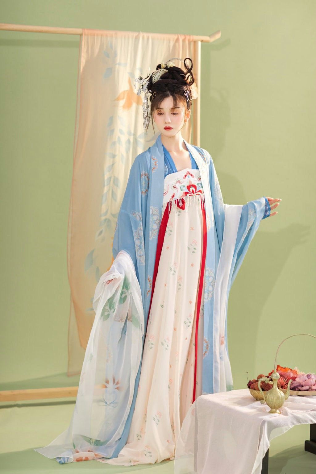 The Enchantment of High Heels and Cheongsam in the Republic Era The Enchantment of High Heels and Cheongsam in the Republic Era