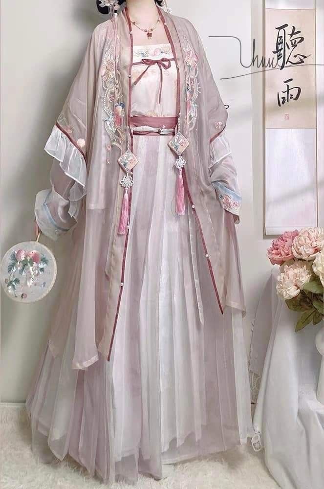 Summer Hanfu Fashion for High School Girls:Embracing Traditional Elegance in Modern Times Summer Hanfu Fashion for High School Girls:Embracing Traditional Elegance in Modern Times