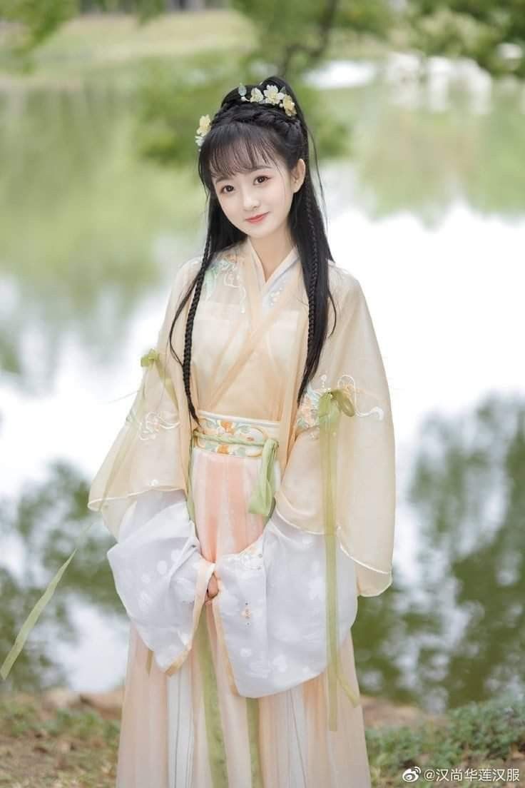 Youthful Style of Floor-Length Cheongsam:A Modern Revival of Traditional Elegance Youthful Style of Floor-Length Cheongsam:A Modern Revival of Traditional Elegance