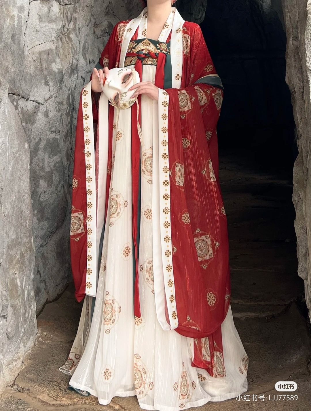 Ming-Style Hanfu Autumn and Winter Coats:A Blend of Tradition and Modern Comfort Ming-Style Hanfu Autumn and Winter Coats:A Blend of Tradition and Modern Comfort