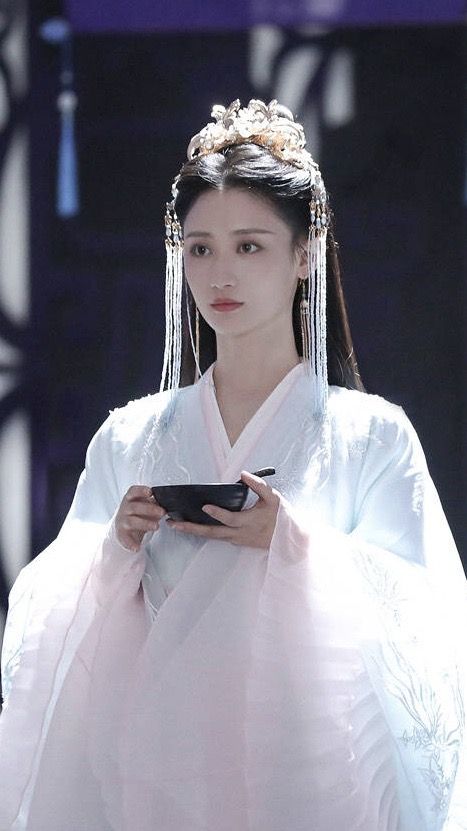 Miracle Threads of Splendor:The Story of Hanfu Fashion and Yuan Bingyans Journey with Jin Mi Miracle Threads of Splendor:The Story of Hanfu Fashion and Yuan Bingyans Journey with Jin Mi