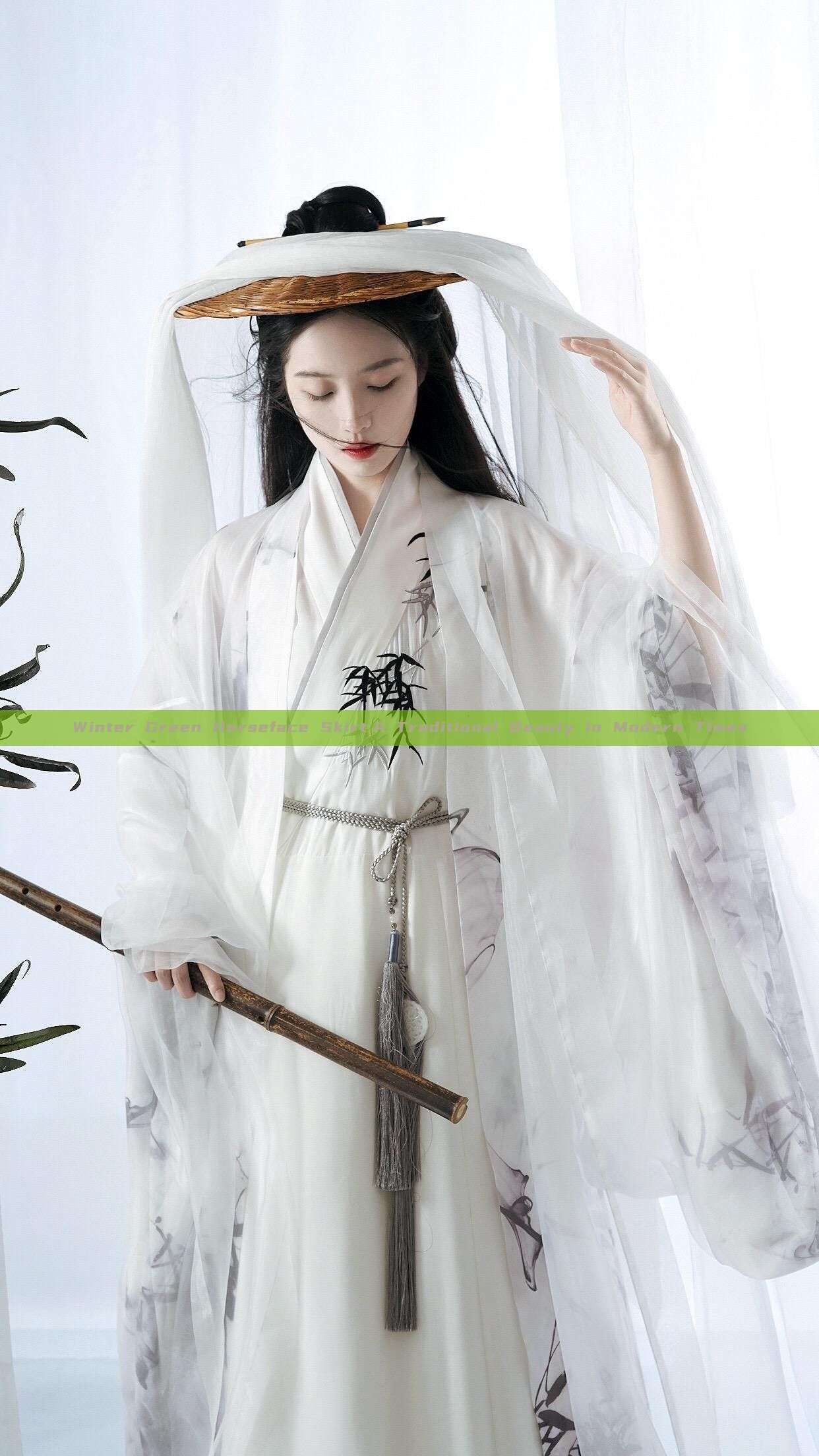 Winter Green Horseface Skirt:A Traditional Beauty in Modern Times Winter Green Horseface Skirt:A Traditional Beauty in Modern Times