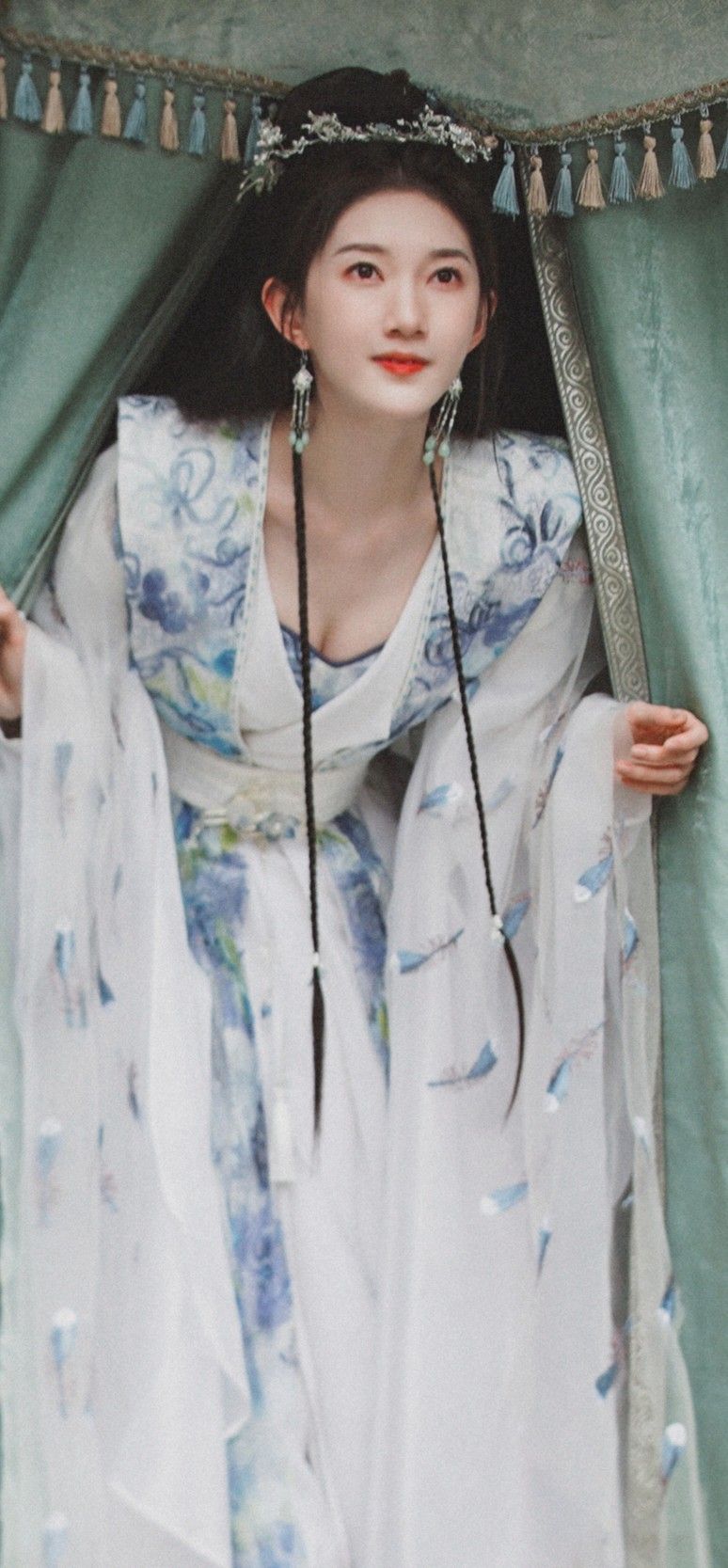Winter Hanfu Fashion:A Guide to Styling Traditional Chinese Clothing in the Cold Season Winter Hanfu Fashion:A Guide to Styling Traditional Chinese Clothing in the Cold Season