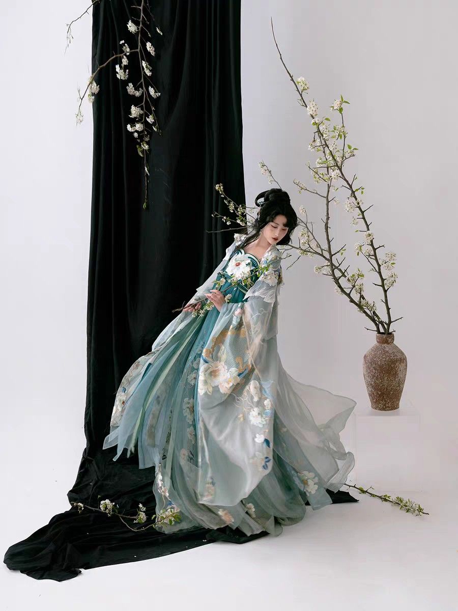 Hanfu Fortune Bag and Aircraft Box:A Blend of Tradition and Modernity Hanfu Fortune Bag and Aircraft Box:A Blend of Tradition and Modernity