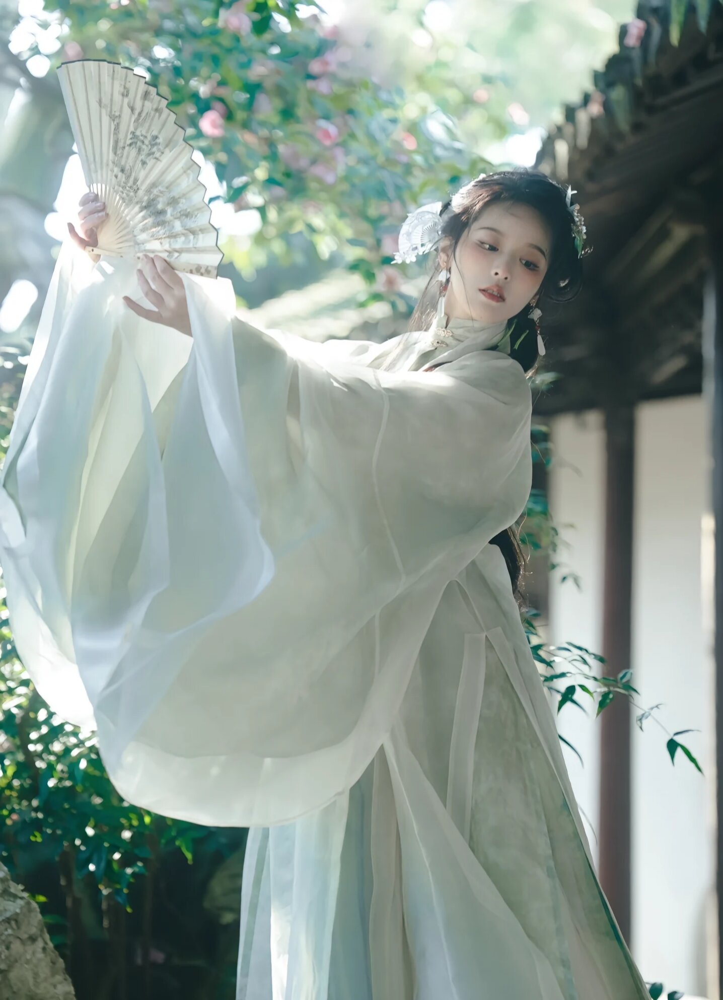 Innovating the Traditional Cheongsam:A Modern Black Long-sleeved Version Innovating the Traditional Cheongsam:A Modern Black Long-sleeved Version