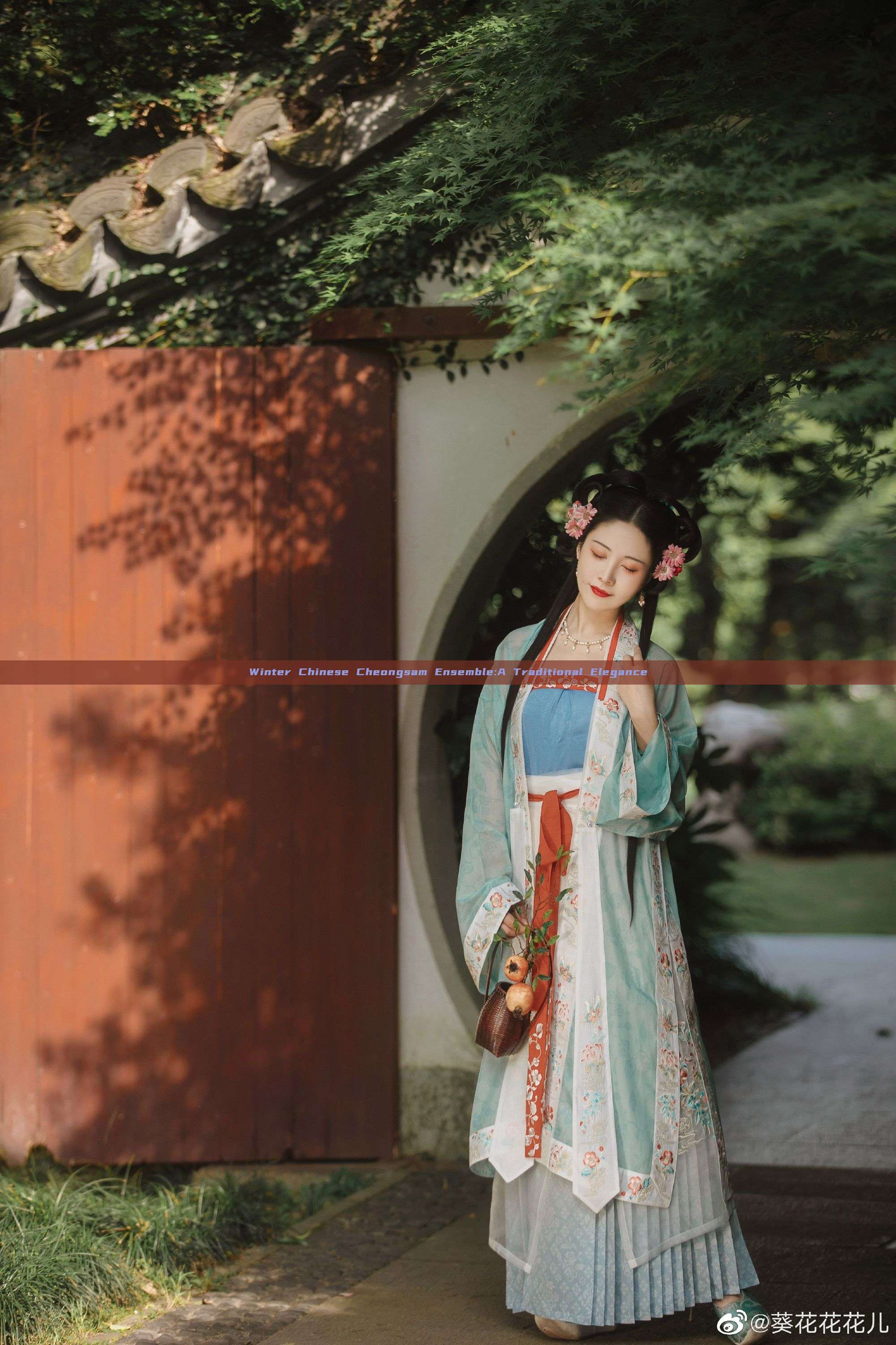 Winter Chinese Cheongsam Ensemble:A Traditional Elegance Winter Chinese Cheongsam Ensemble:A Traditional Elegance