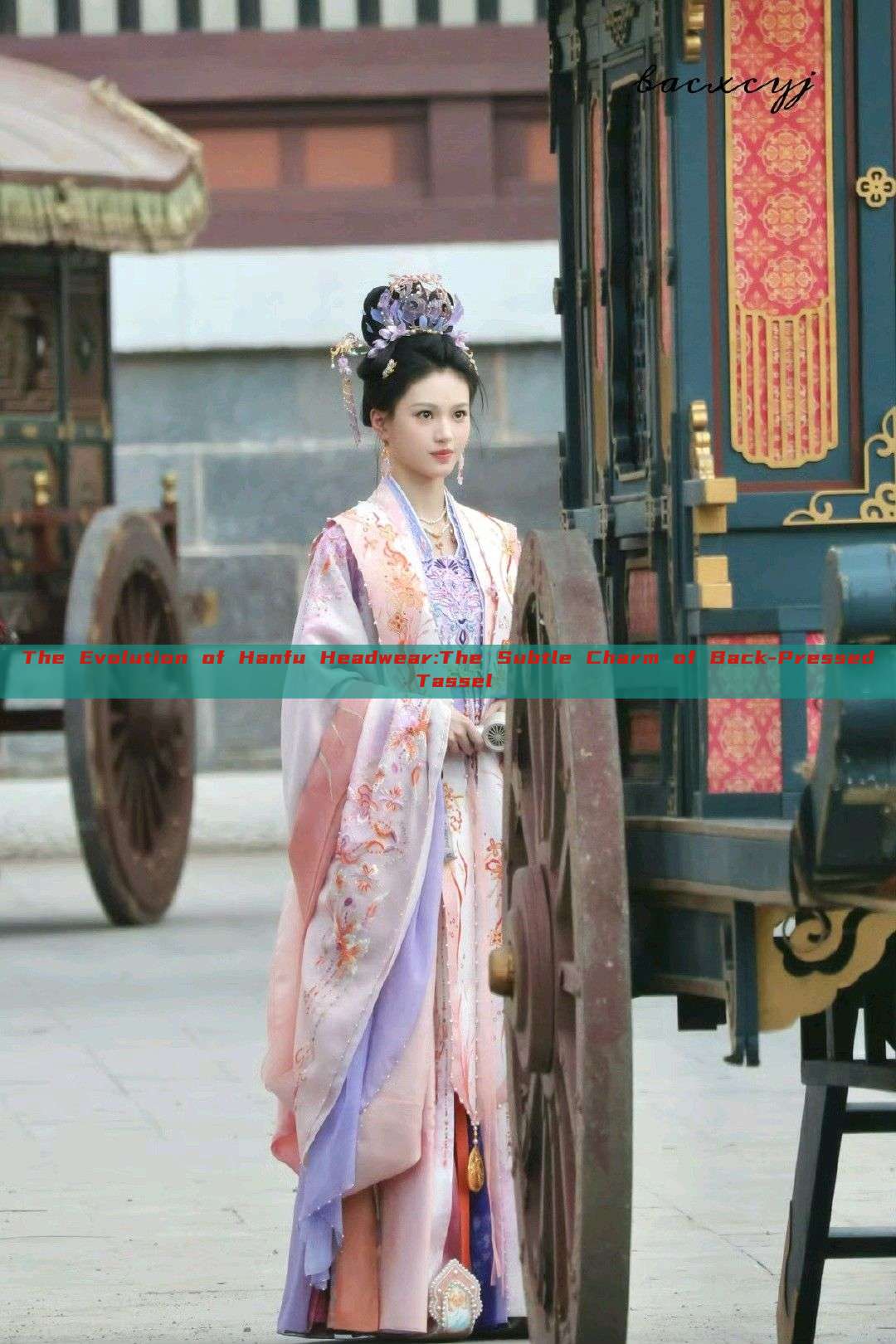 The Evolution of Hanfu Headwear:The Subtle Charm of Back-Pressed Tassel The Evolution of Hanfu Headwear:The Subtle Charm of Back-Pressed Tassel