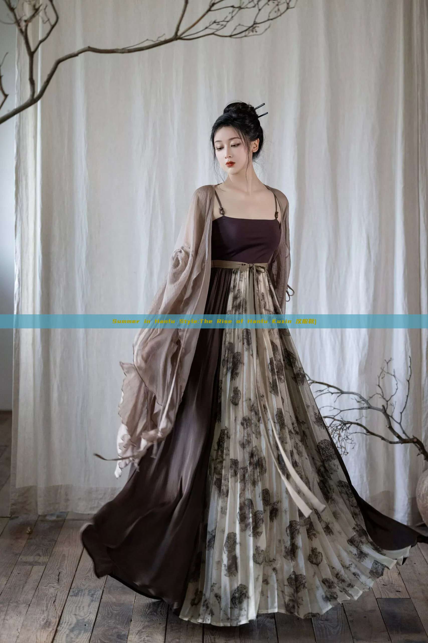 Summer in Hanfu Style:The Rise of Hanfu Kuxin 汉服靴)