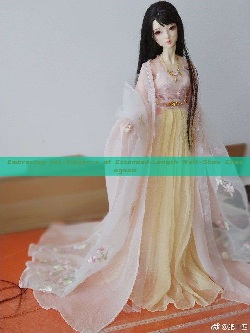 Embracing the Elegance of Extended-Length Walk-Show Cheongsam Embracing the Elegance of Extended-Length Walk-Show Cheongsam