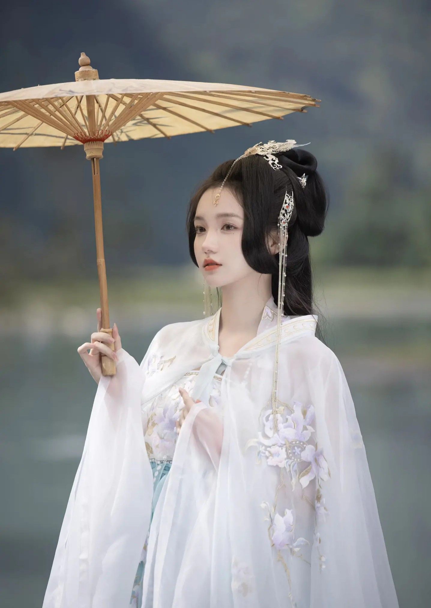 Angelababy’s Hanfu Fashion:Exploring the Rise of Yang Ying’s Traditional Chinese Clothing Trends Angelababy’s Hanfu Fashion:Exploring the Rise of Yang Ying’s Traditional Chinese Clothing Trends