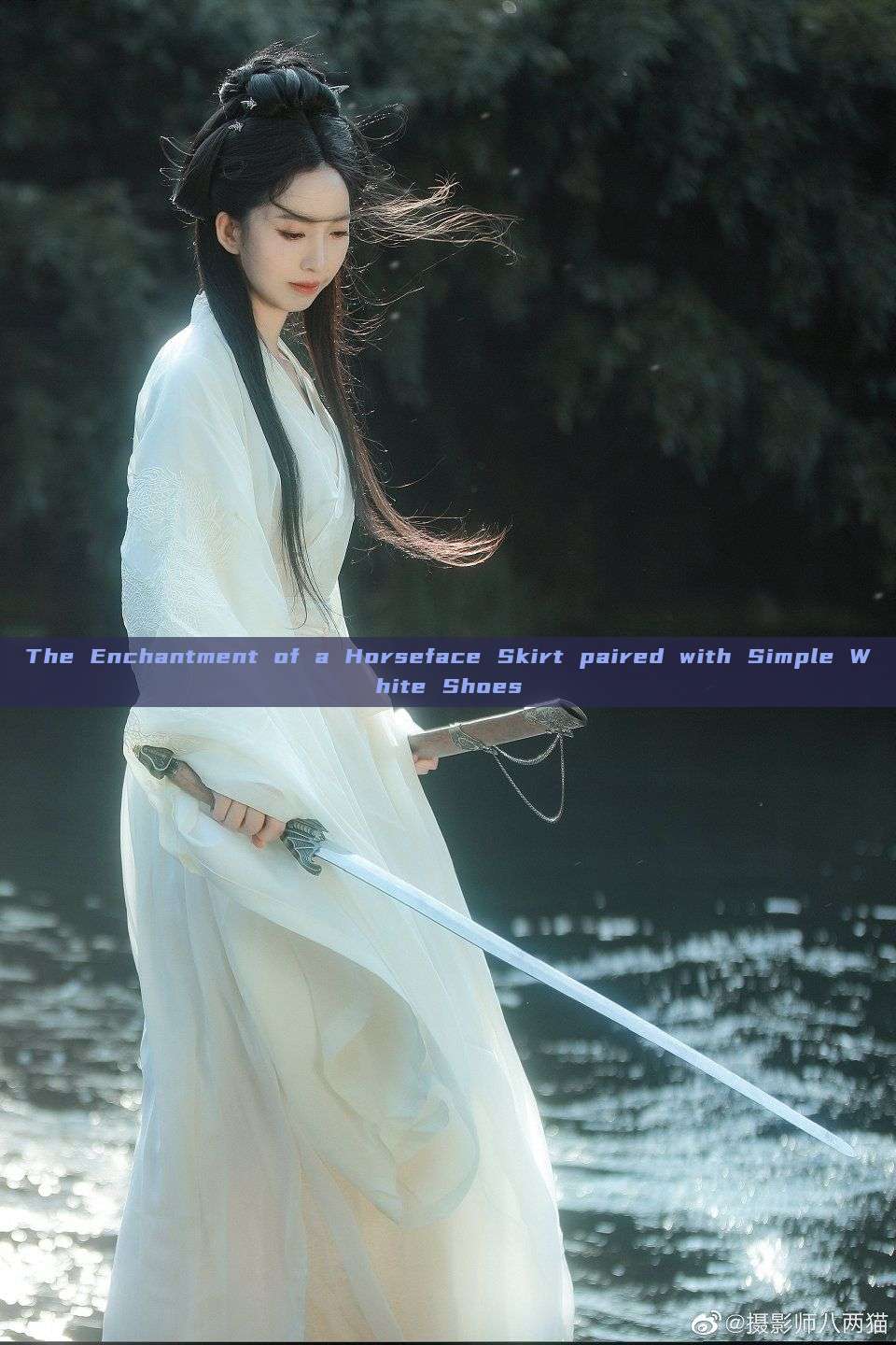 The Enchantment of a Horseface Skirt paired with Simple White Shoes The Enchantment of a Horseface Skirt paired with Simple White Shoes