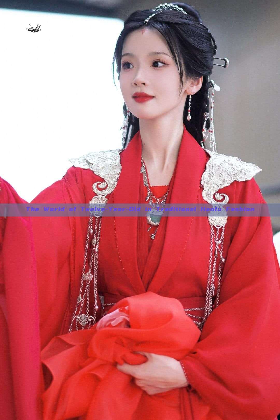 The World of Twelve-Year-Old in Traditional Hanfu Fashion The World of Twelve-Year-Old in Traditional Hanfu Fashion