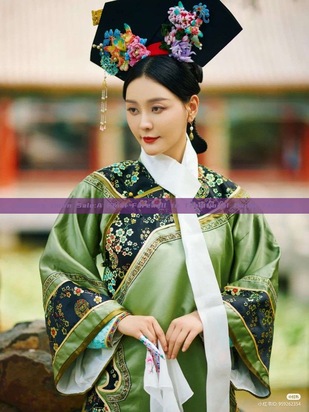 Closing Down Sale:A Final Farewell to Traditional Hanfu Fashion Closing Down Sale:A Final Farewell to Traditional Hanfu Fashion