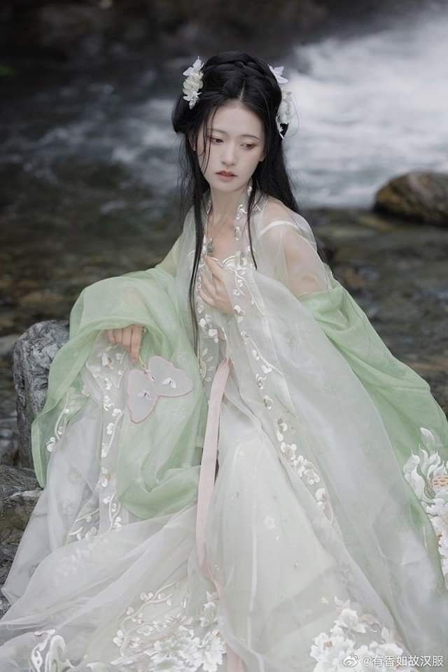 Childrens Hanfu Traditional Chinese Performance Attire:Embracing the Splendor of Ancient Culture Childrens Hanfu Traditional Chinese Performance Attire:Embracing the Splendor of Ancient Culture