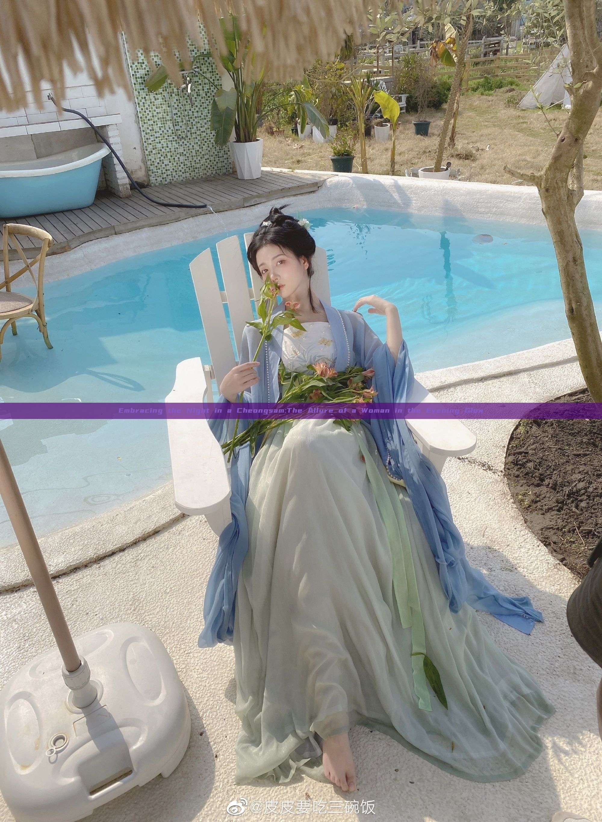 Embracing the Night in a Cheongsam:The Allure of a Woman in the Evening Glow Embracing the Night in a Cheongsam:The Allure of a Woman in the Evening Glow