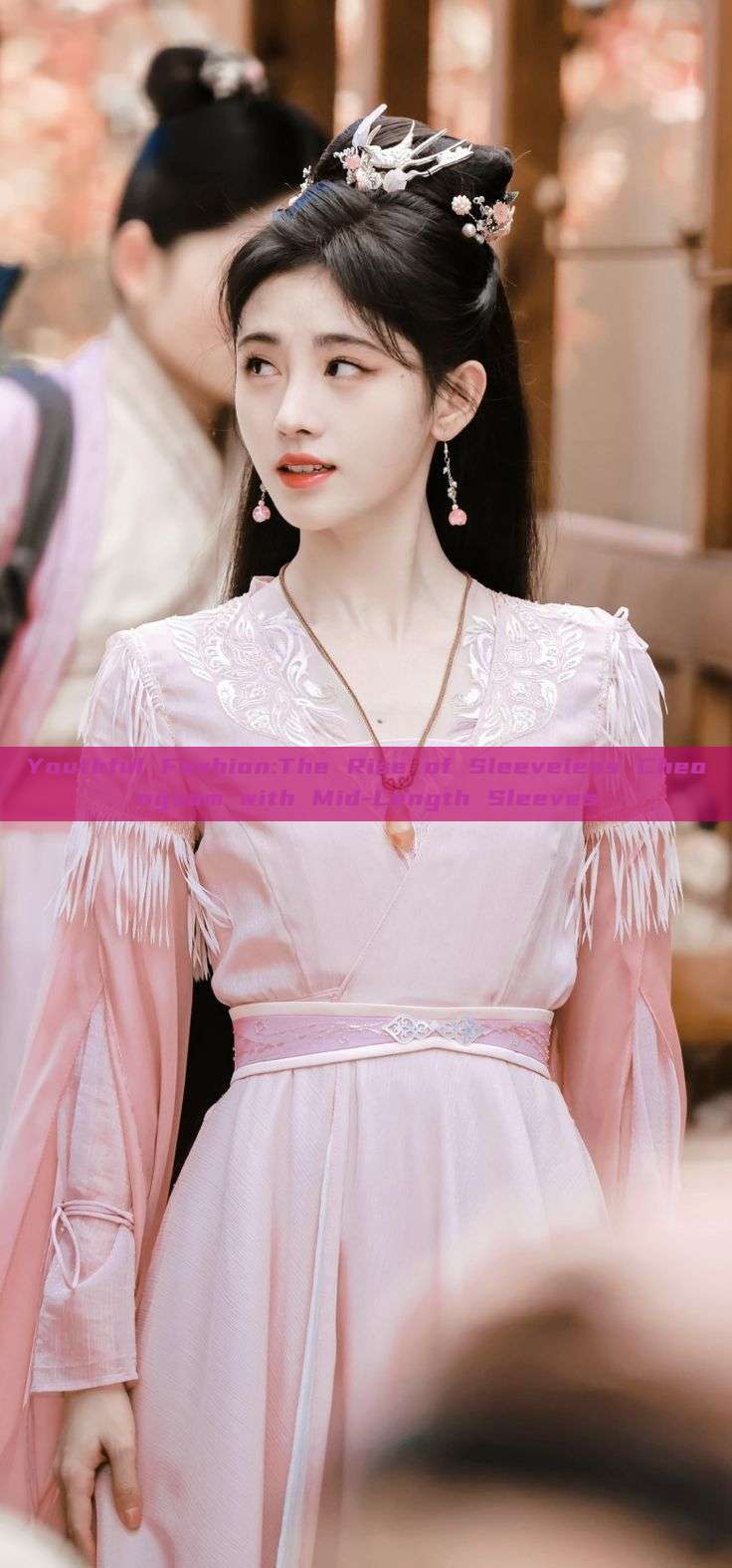 Youthful Fashion:The Rise of Sleeveless Cheongsam with Mid-Length Sleeves Youthful Fashion:The Rise of Sleeveless Cheongsam with Mid-Length Sleeves