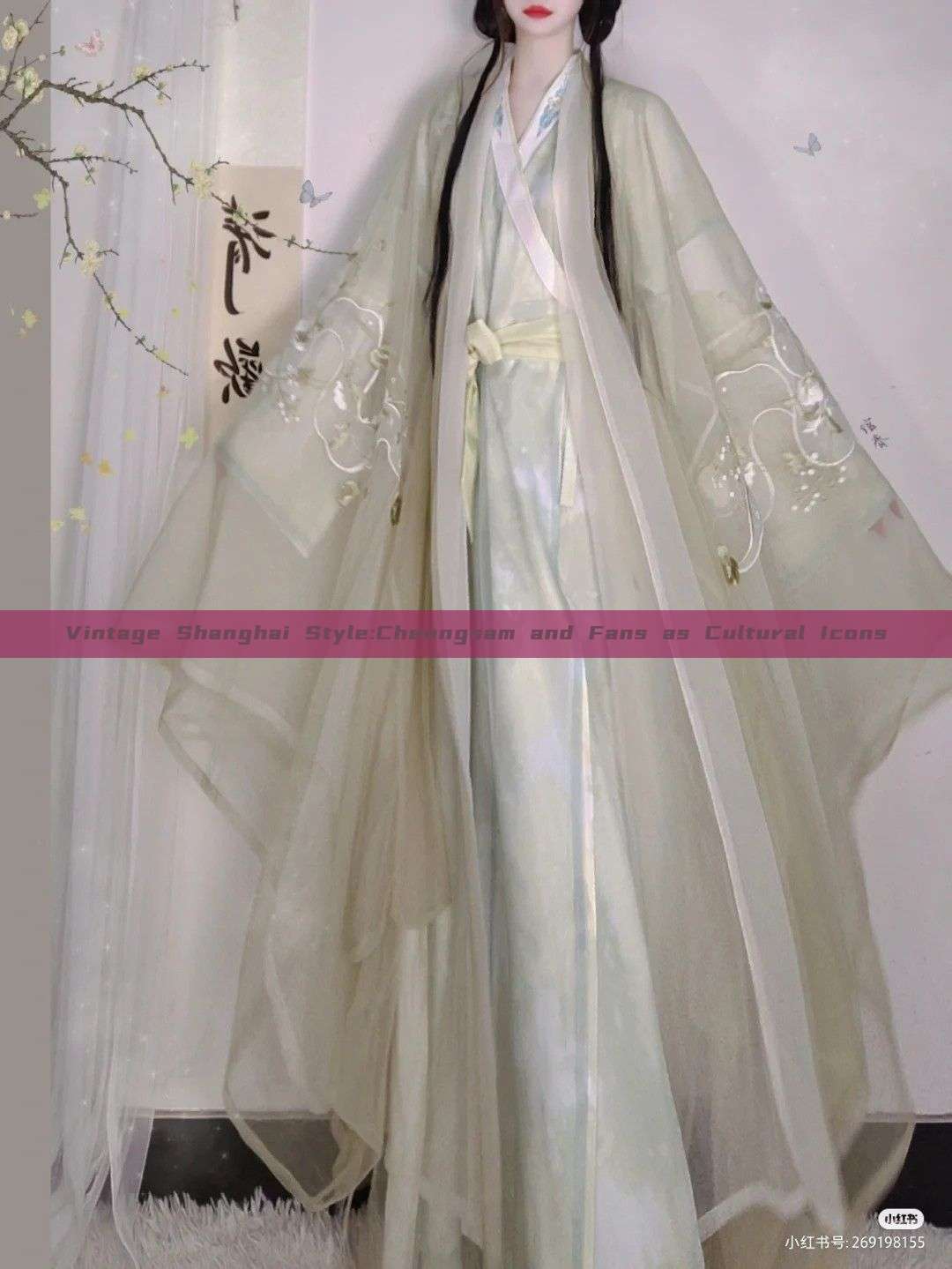 Vintage Shanghai Style:Cheongsam and Fans as Cultural Icons Vintage Shanghai Style:Cheongsam and Fans as Cultural Icons