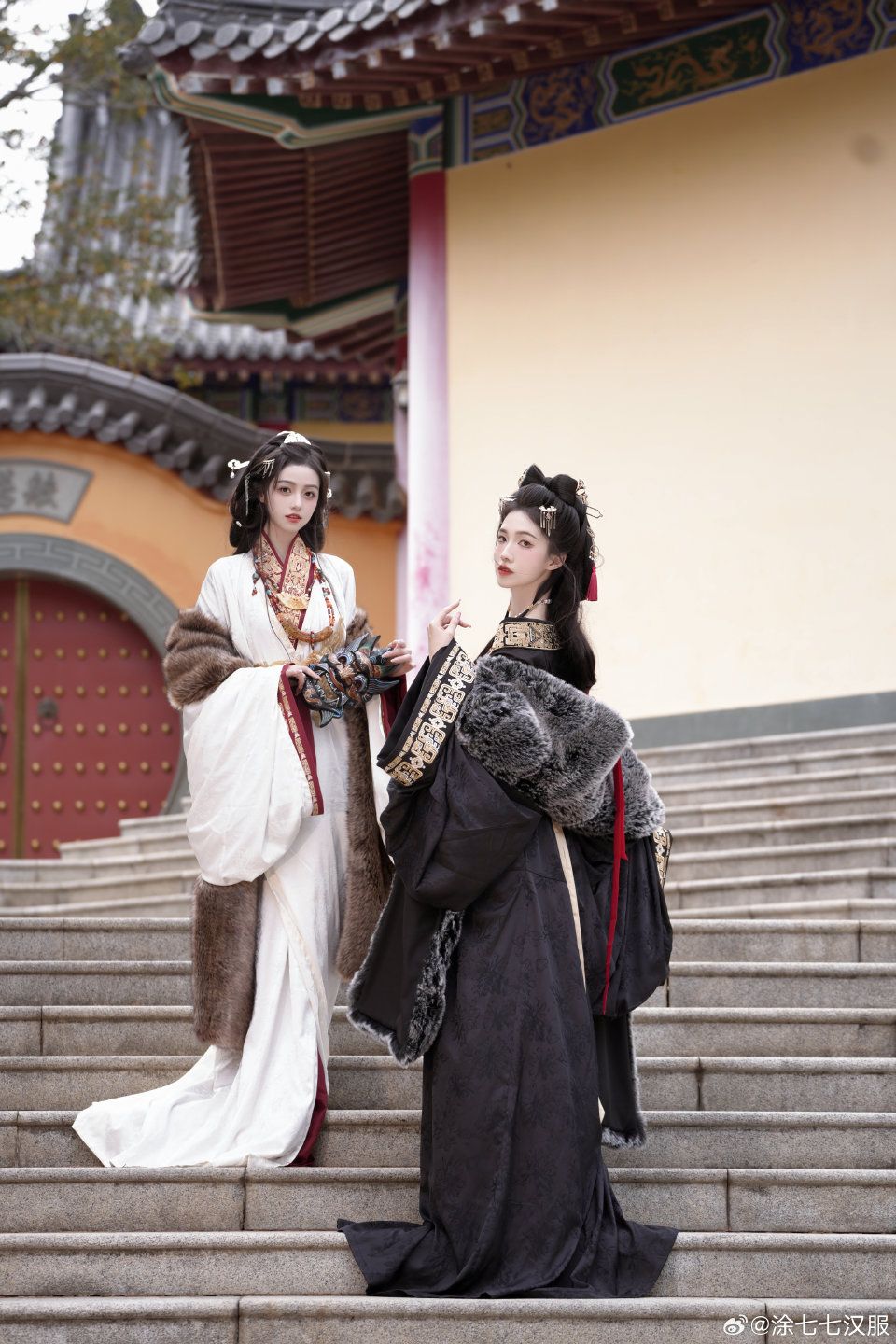 The Rise of Blue Ma-Face Skirt in Autumn-Winter Fashion The Rise of Blue Ma-Face Skirt in Autumn-Winter Fashion