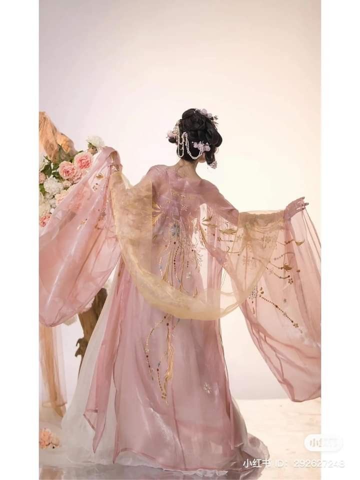 The Journey of a 12-Year-Old Girl Student into the Realm of Traditional Hanfu 汉服女) The Journey of a 12-Year-Old Girl Student into the Realm of Traditional Hanfu 汉服女)